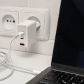 Qoltec Ładowarka sieciowa 100W GaN  | 5-20V | 1.5-5A | 2 x USB-C PD | 1 x USB QC 3.0 | Biała
